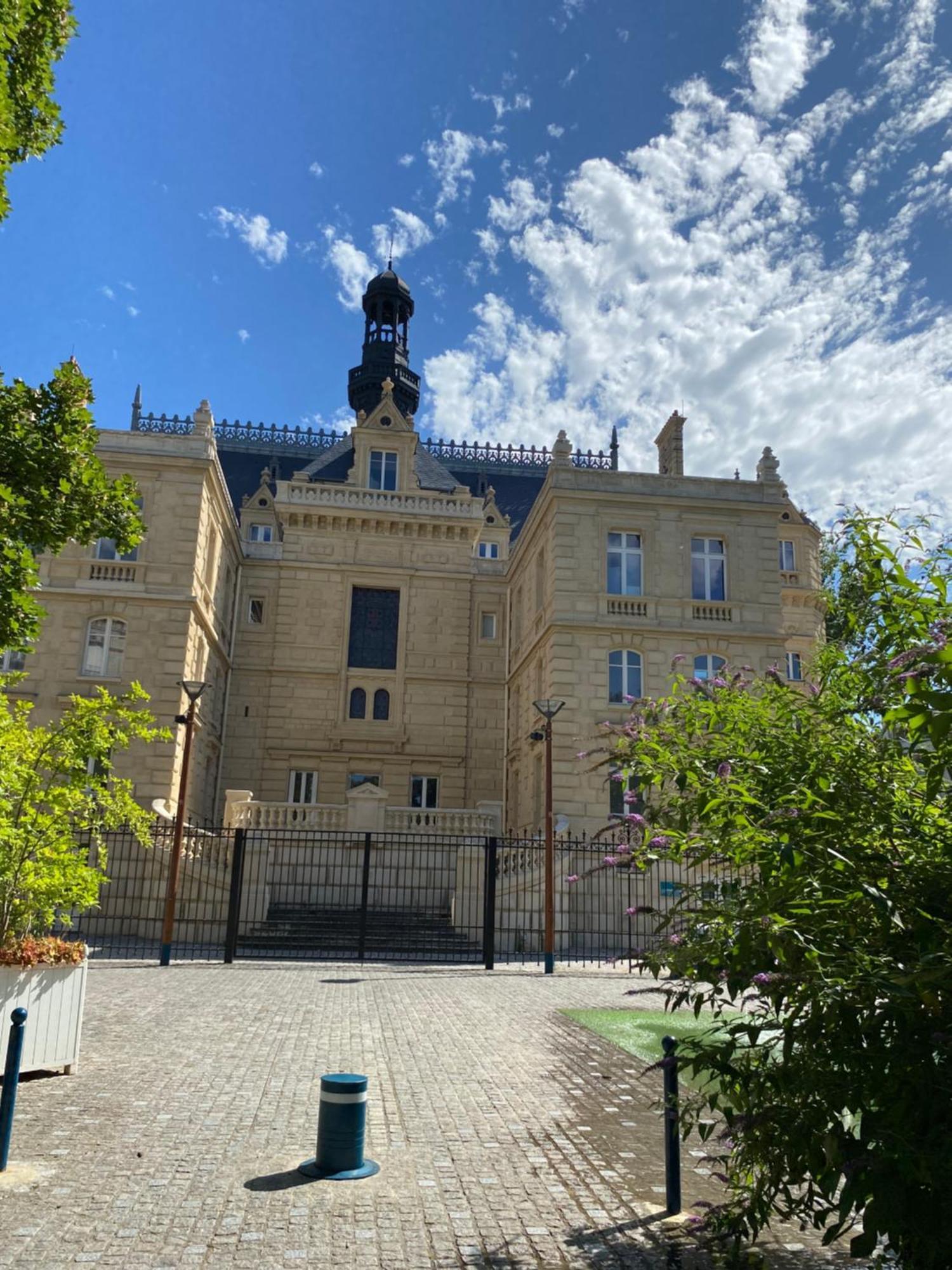 Paris-Eiffel, Bienvenue -Terrasse -Netflix Pantin Exterior foto